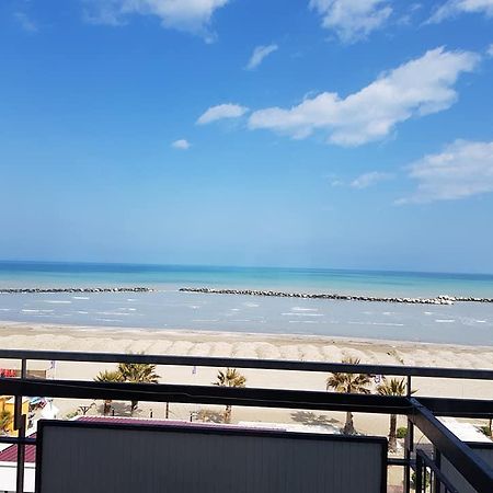 Hotel Brenta Viserbella di Rimini エクステリア 写真