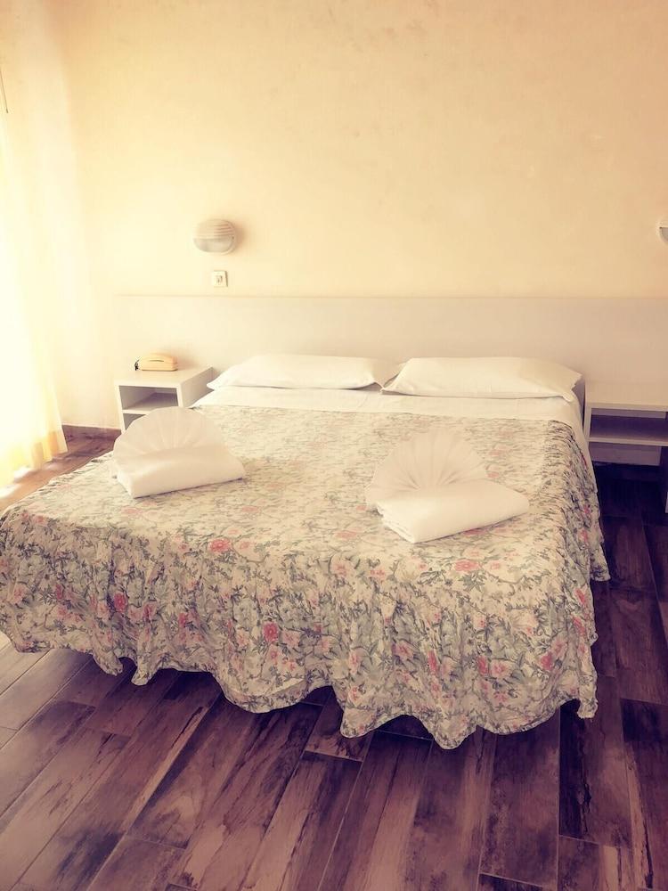Hotel Brenta Viserbella di Rimini エクステリア 写真