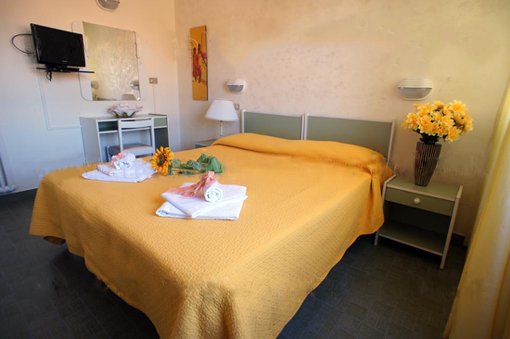 Hotel Brenta Viserbella di Rimini エクステリア 写真