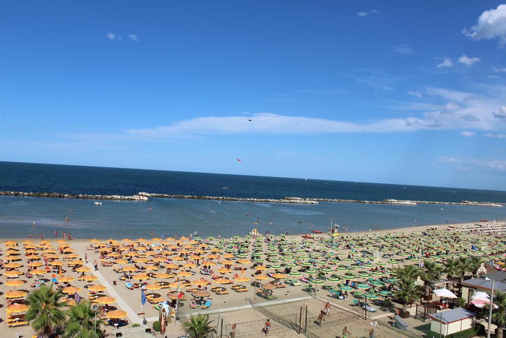 Hotel Brenta Viserbella di Rimini エクステリア 写真