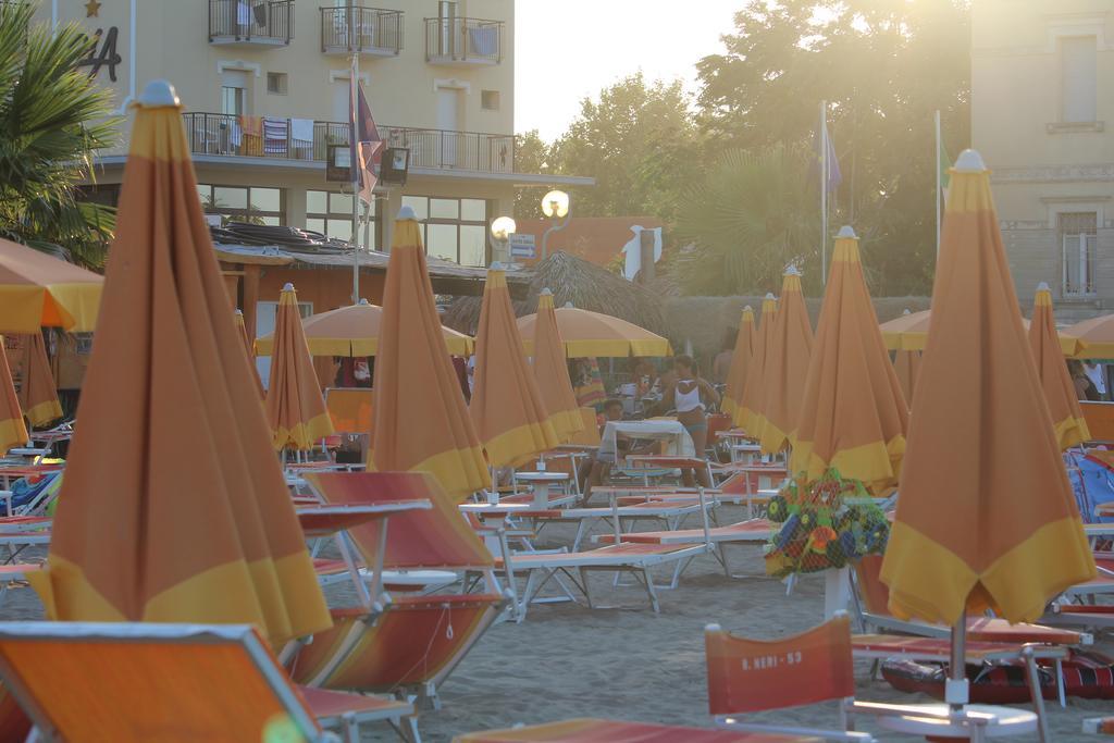 Hotel Brenta Viserbella di Rimini エクステリア 写真