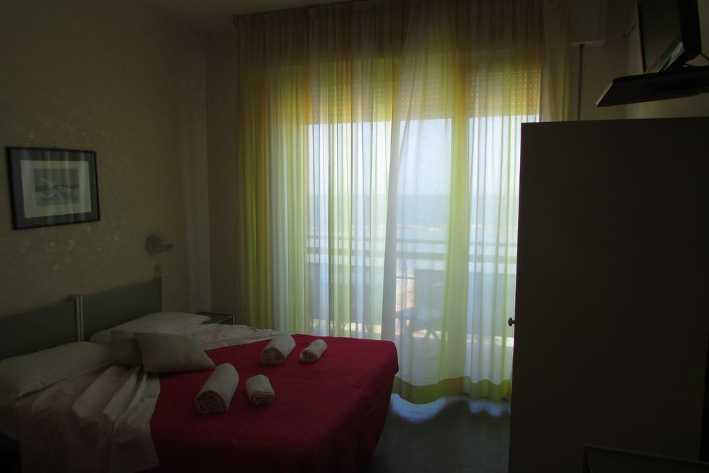 Hotel Brenta Viserbella di Rimini エクステリア 写真