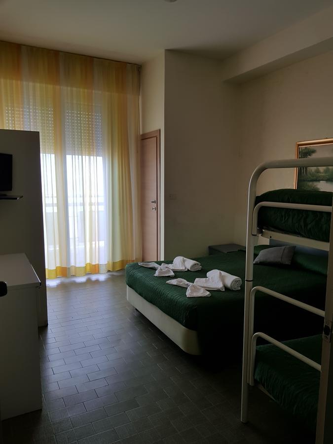Hotel Brenta Viserbella di Rimini エクステリア 写真