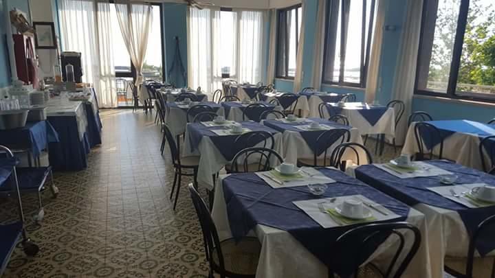 Hotel Brenta Viserbella di Rimini エクステリア 写真