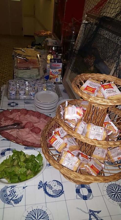 Hotel Brenta Viserbella di Rimini エクステリア 写真