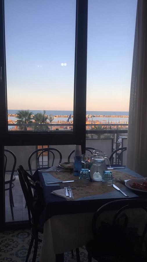Hotel Brenta Viserbella di Rimini エクステリア 写真