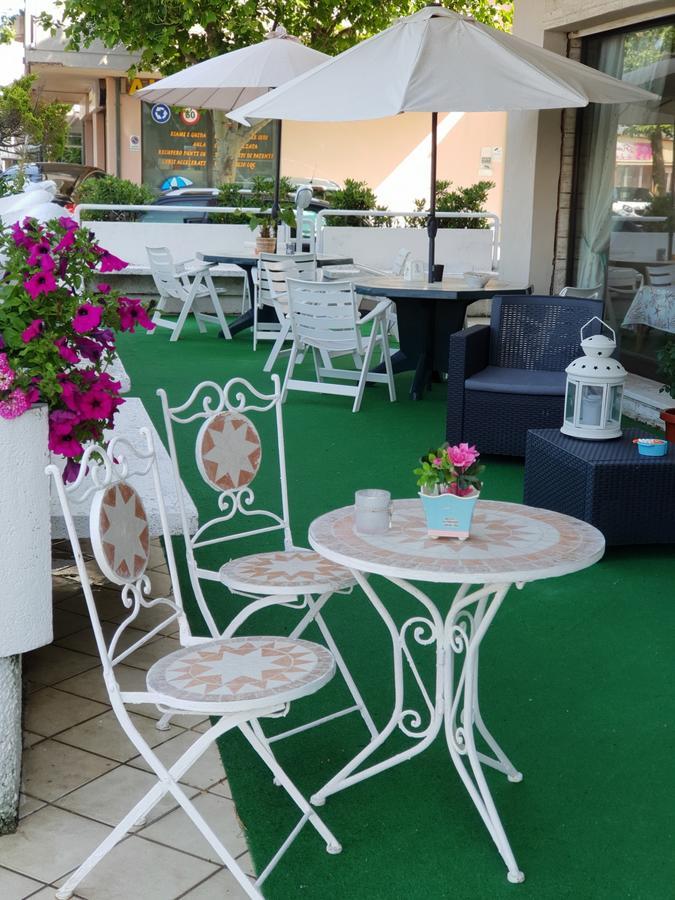 Hotel Brenta Viserbella di Rimini エクステリア 写真