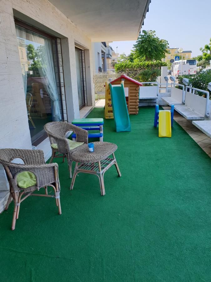 Hotel Brenta Viserbella di Rimini エクステリア 写真