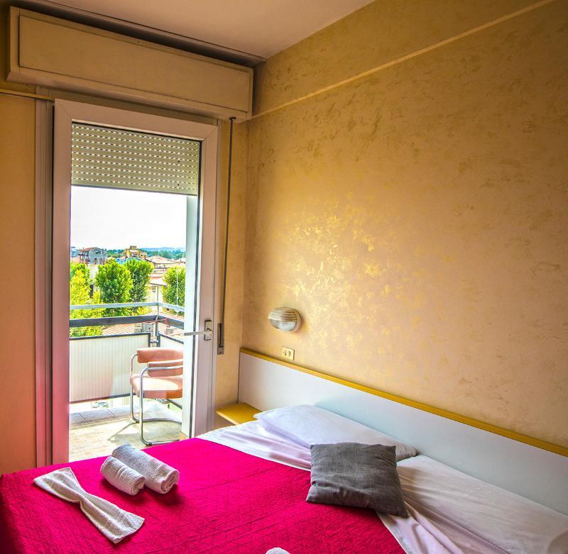 Hotel Brenta Viserbella di Rimini エクステリア 写真