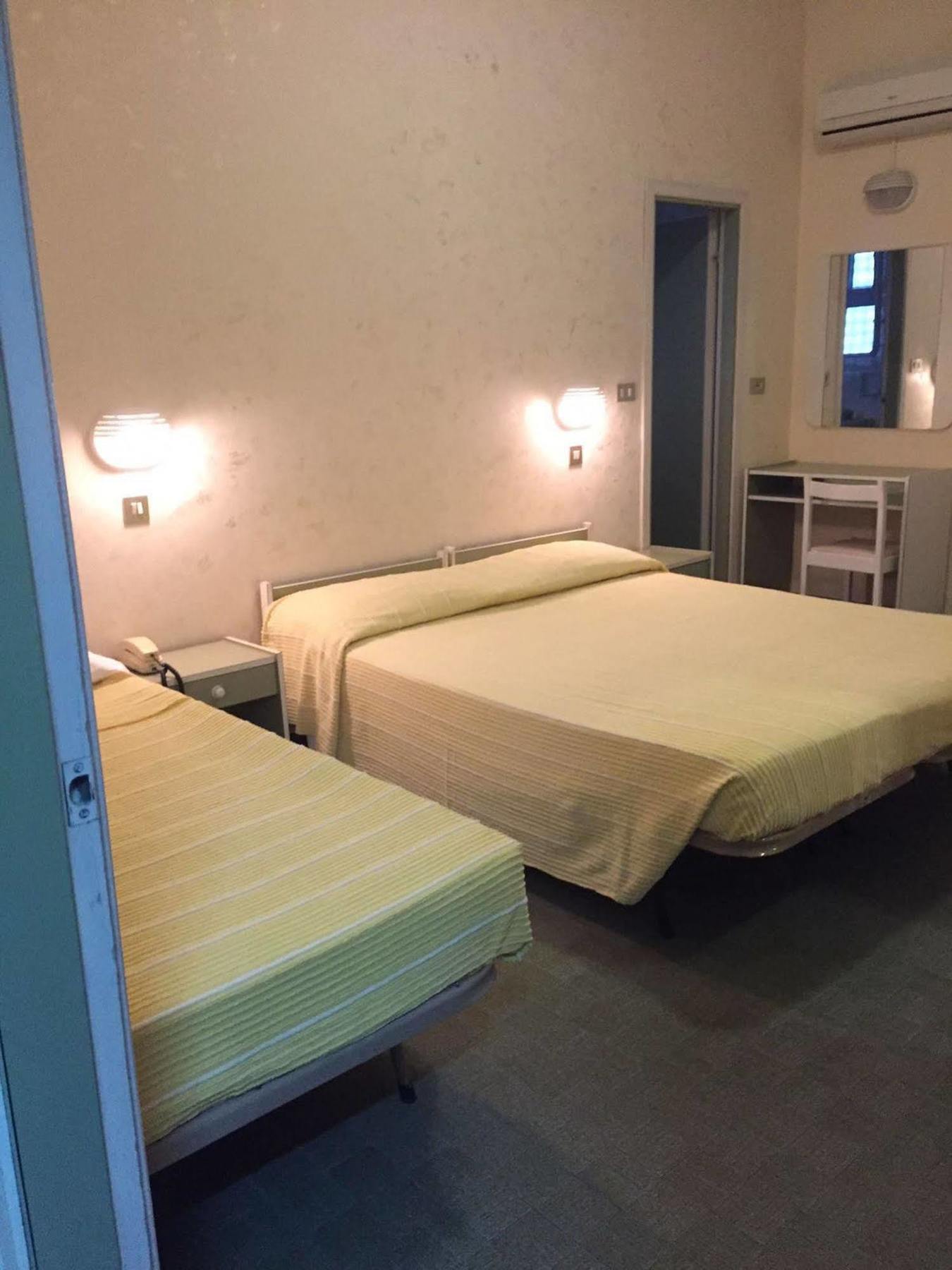 Hotel Brenta Viserbella di Rimini エクステリア 写真