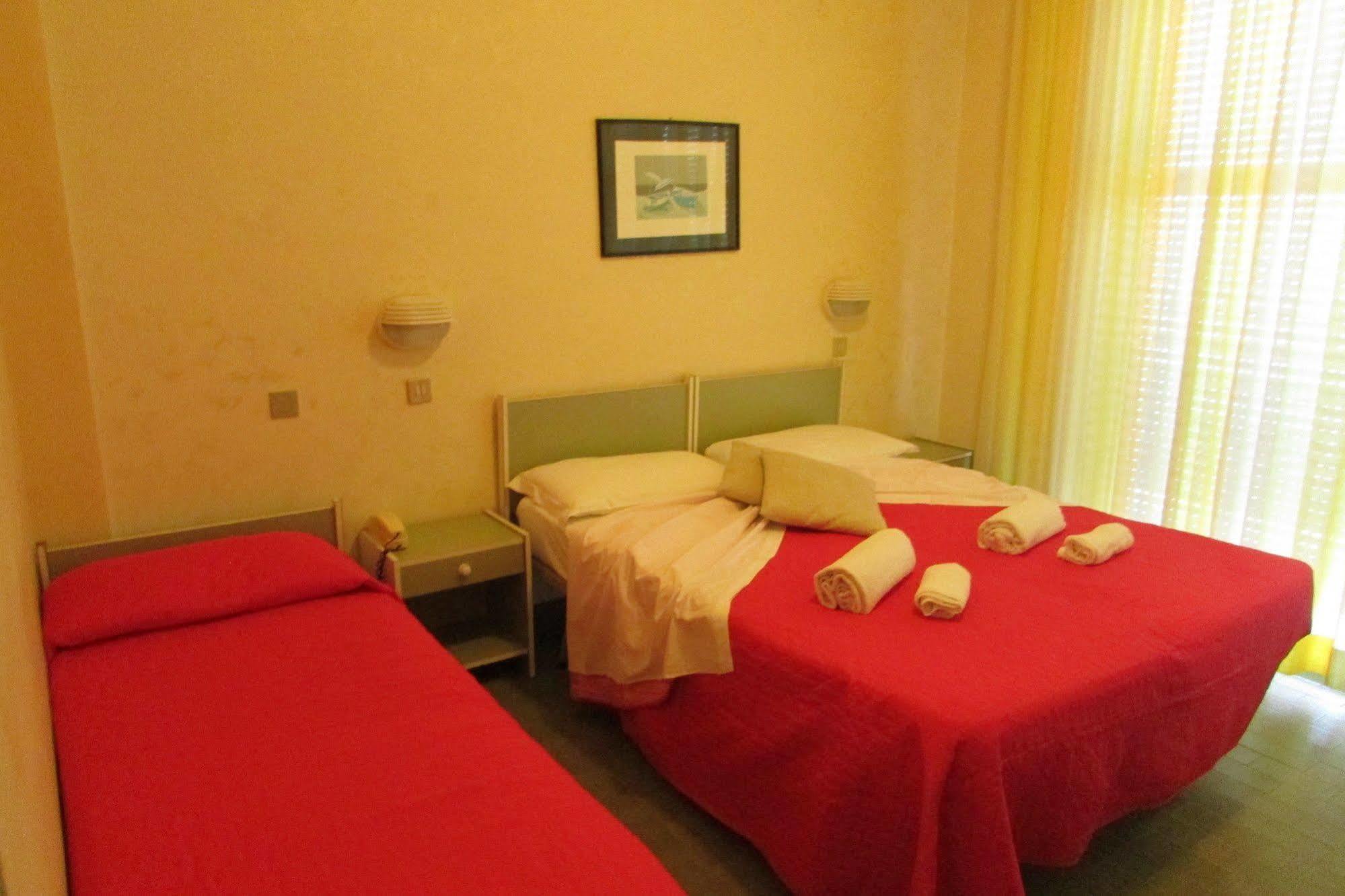 Hotel Brenta Viserbella di Rimini エクステリア 写真