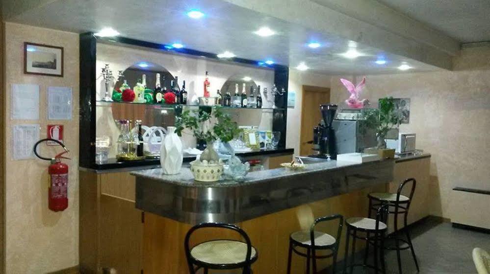 Hotel Brenta Viserbella di Rimini エクステリア 写真